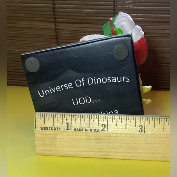 Universe Of Dinosaurs Santa Figurine - Picture 8 of 12
